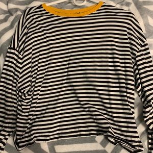 CUTE LONG-SLEEVED CROP TOP